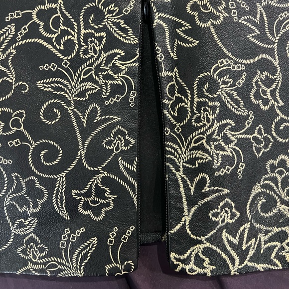 Danier Black Leather Skirt with Flower Print - Picture 3 of 6